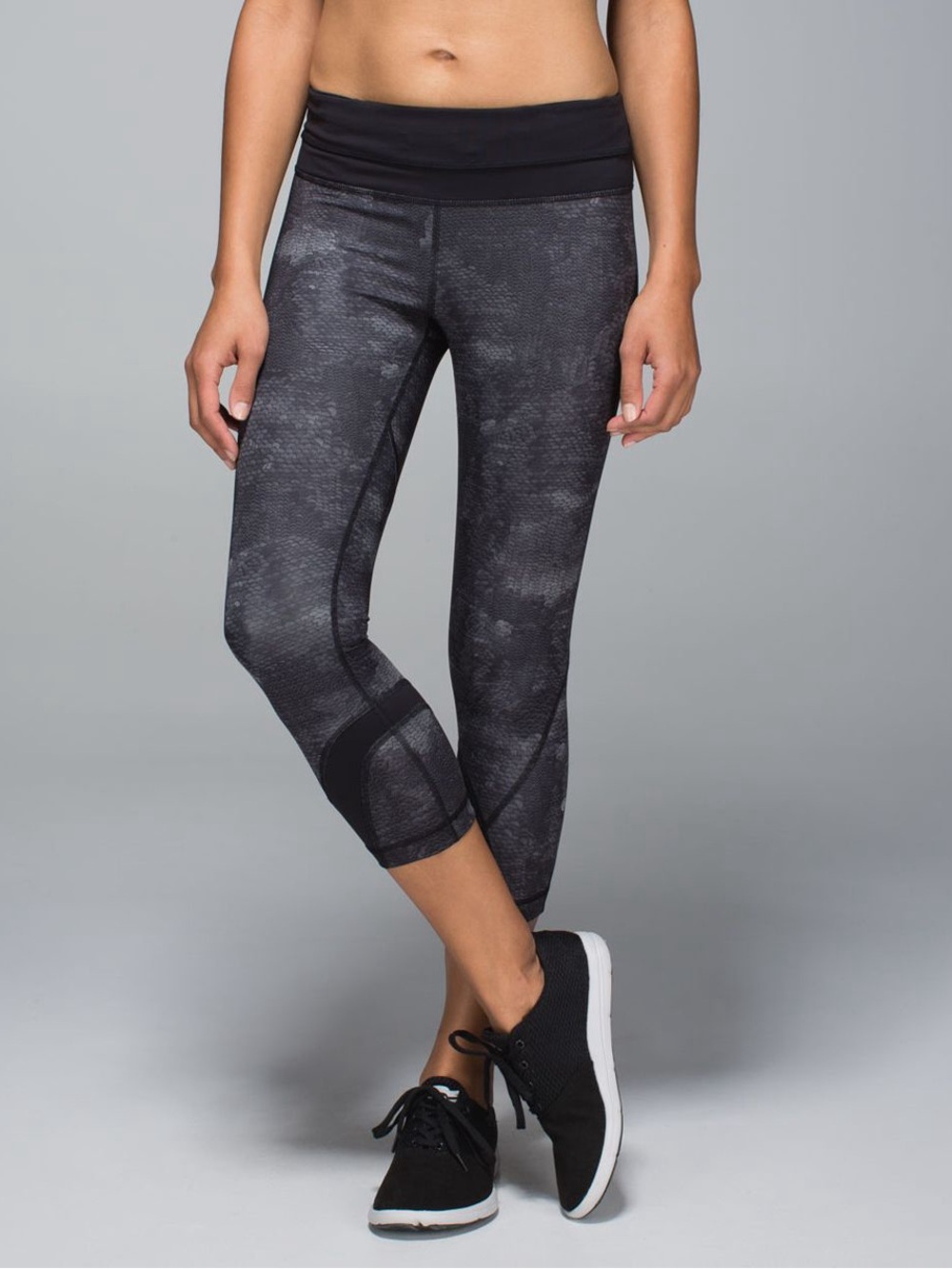 Lululemon Run: Inspire Crop II Size 6